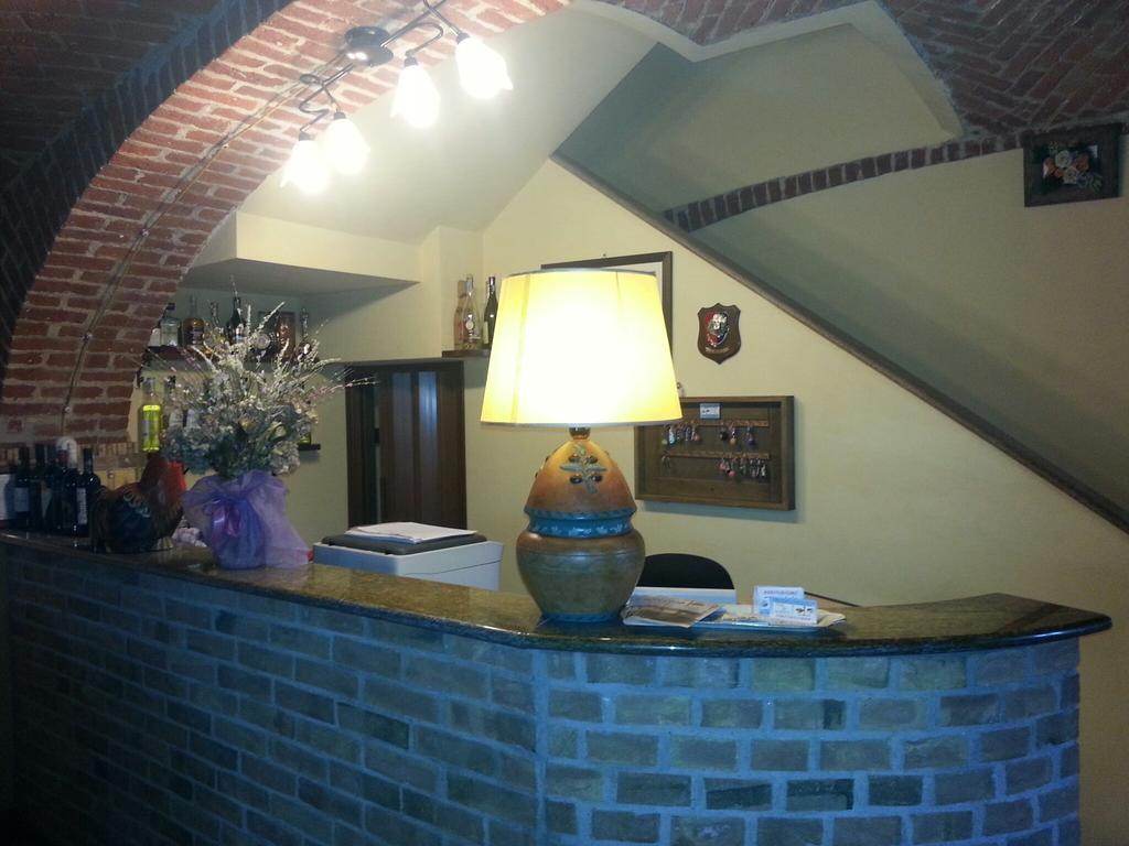 Agriturismo Cascina Del Peso レイニー エクステリア 写真